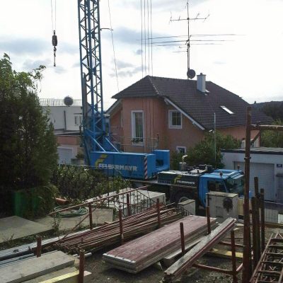 Betriebsame Gewerke auf der Baustelle