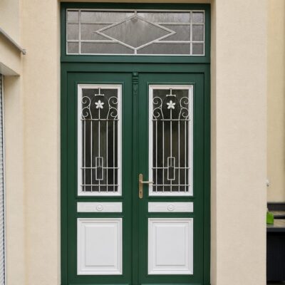 im Vergleich das ursprüngliche Portal aus Holz